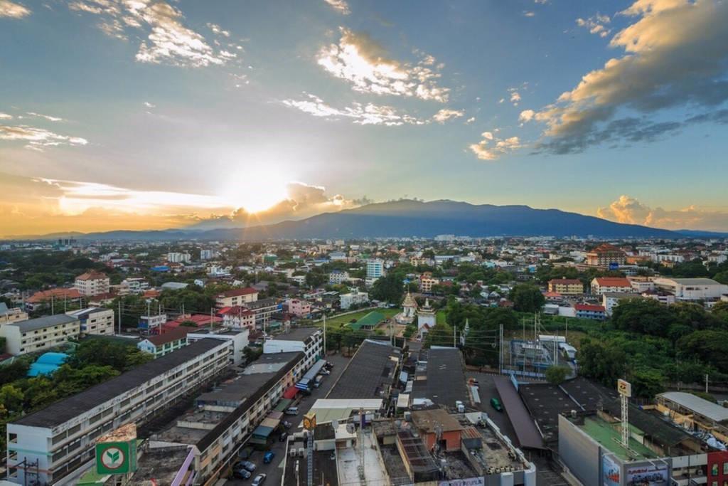 Astra Suites Central Chiang Mai Exteriör bild
