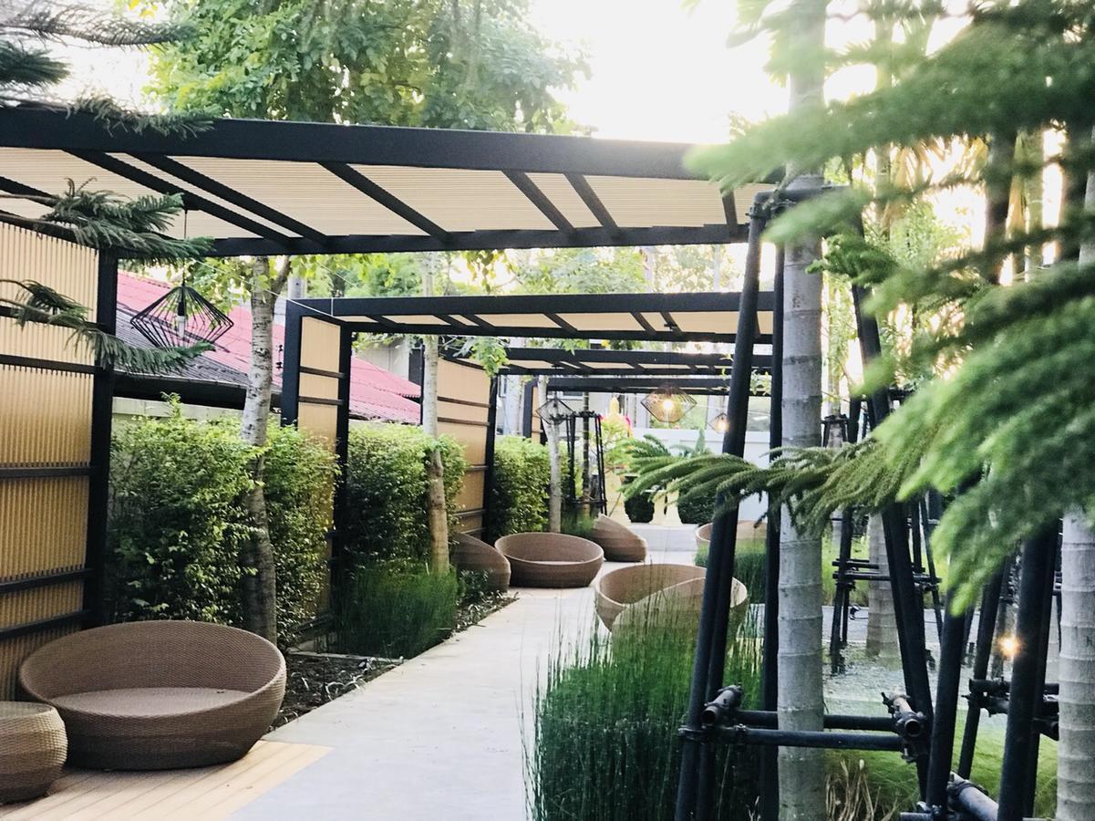 Astra Suites Central Chiang Mai Exteriör bild