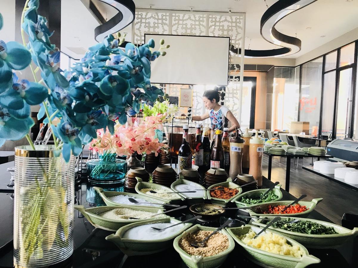 Astra Suites Central Chiang Mai Exteriör bild