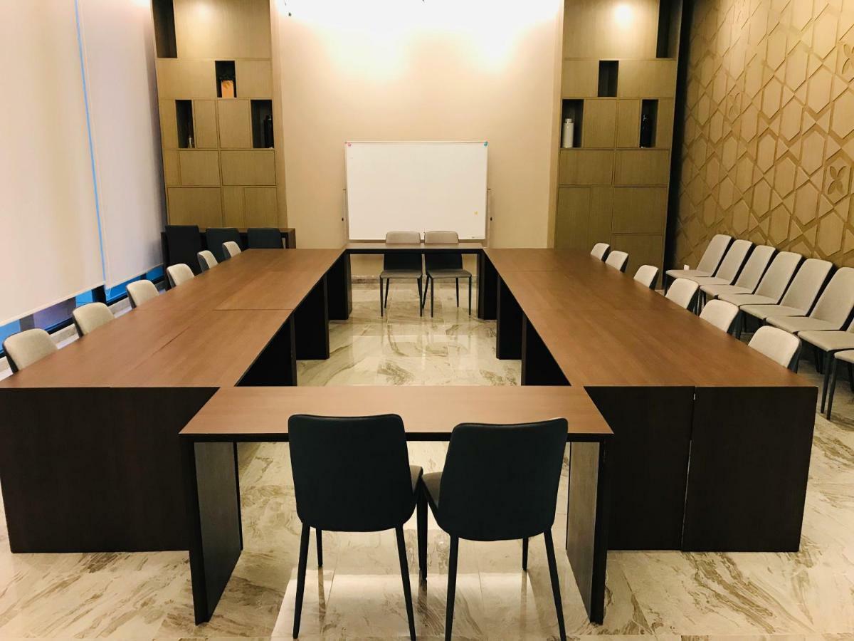 Astra Suites Central Chiang Mai Exteriör bild