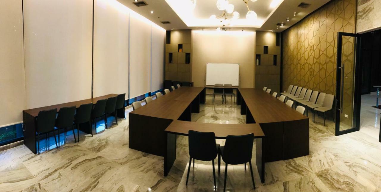 Astra Suites Central Chiang Mai Exteriör bild